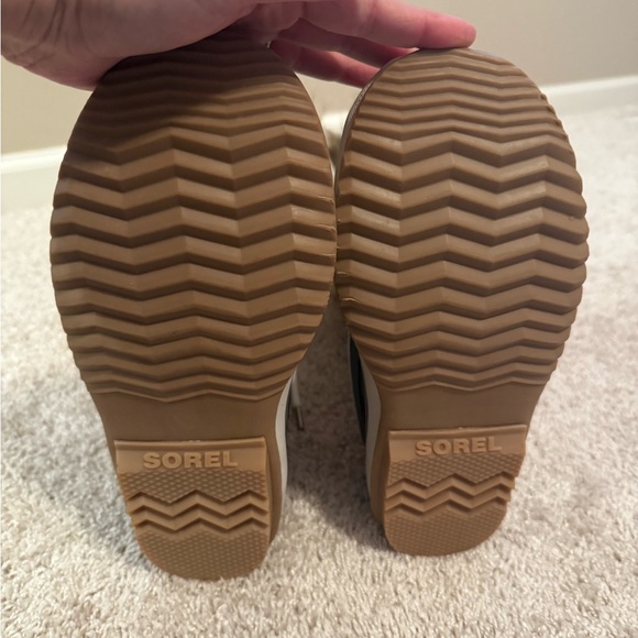 Women's Beige and Black Fur-Lined Boots - Picture 6 of 7